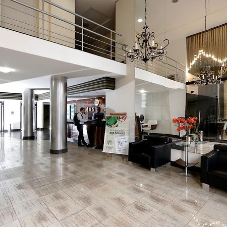 Hotel Monte Rey Montes Claros Zewnętrze zdjęcie